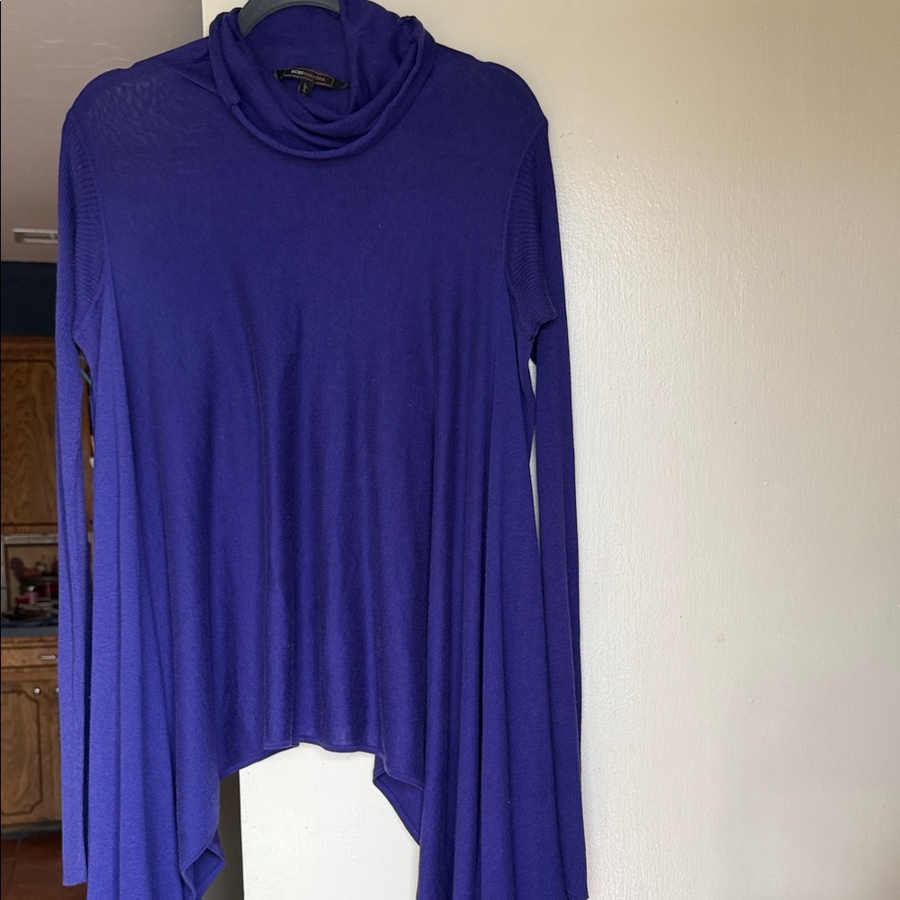 BCBGMaxAzria silk and cotton Fabulous Asymmetrical Top with skinny Sleeves